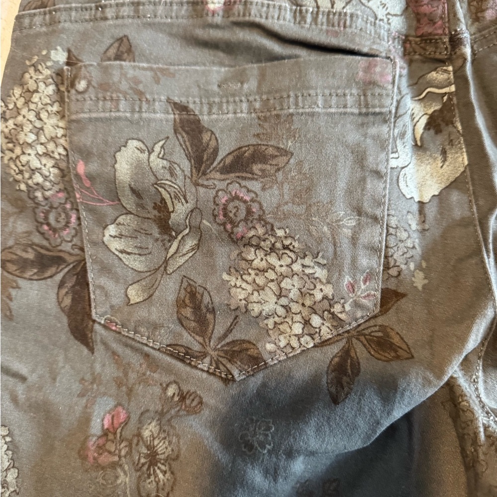 Women’s Olive Floral Drawstring Shorts - Picture 4 of 5